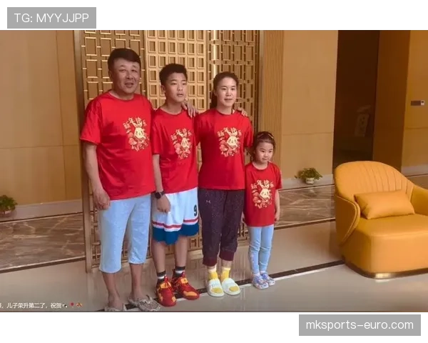 王楠比赛间隙居然还能边吃火锅边聊天，这画面我酸了！