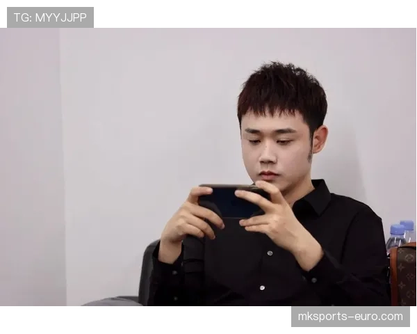 李小鹏那生活照看着挺接地气，比赛一上场完全换个人似的！